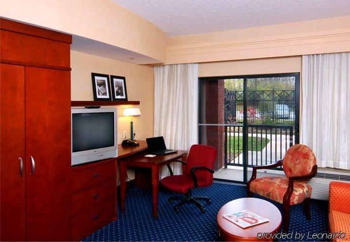 Courtyard By Marriott Knoxville Airport Alcoa Room photo